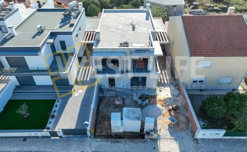 House in Ventosa, Lisbon, Portugal 1