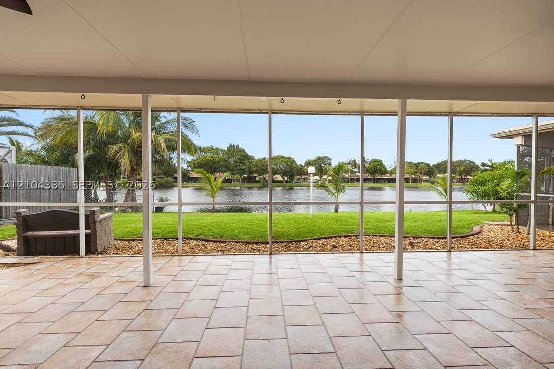 House in Pembroke Pines, Florida, United States 2 - 19079646