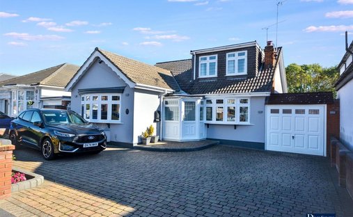 Chalet in Ardleigh Green, Romford, England 1