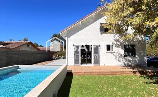 Maison à Saint-Selve, Nouvelle-Aquitaine, France 1