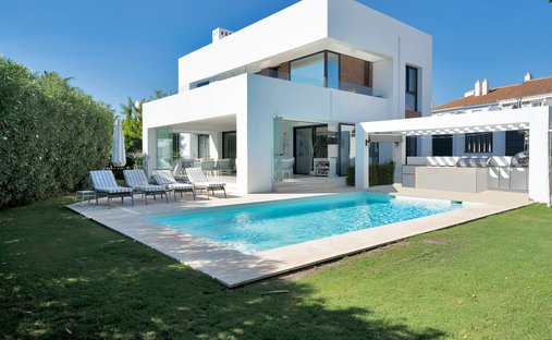Villa en Estepona, Andalucía, España 1