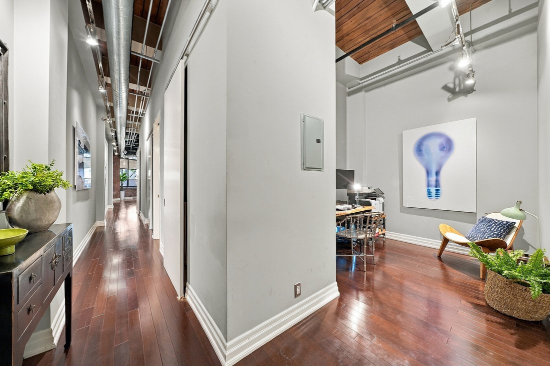 Condo in Toronto, Ontario, Canada 3 - 19085404
