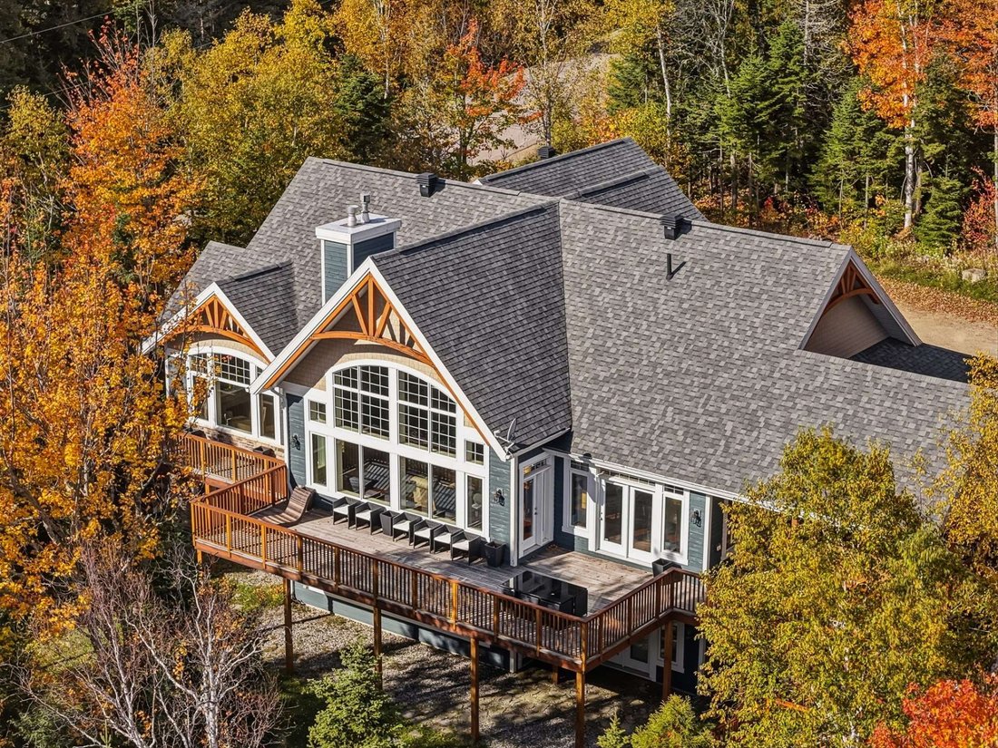 Haus in Petite-Rivière-Saint-François, Québec, Kanada 1 - 19083023