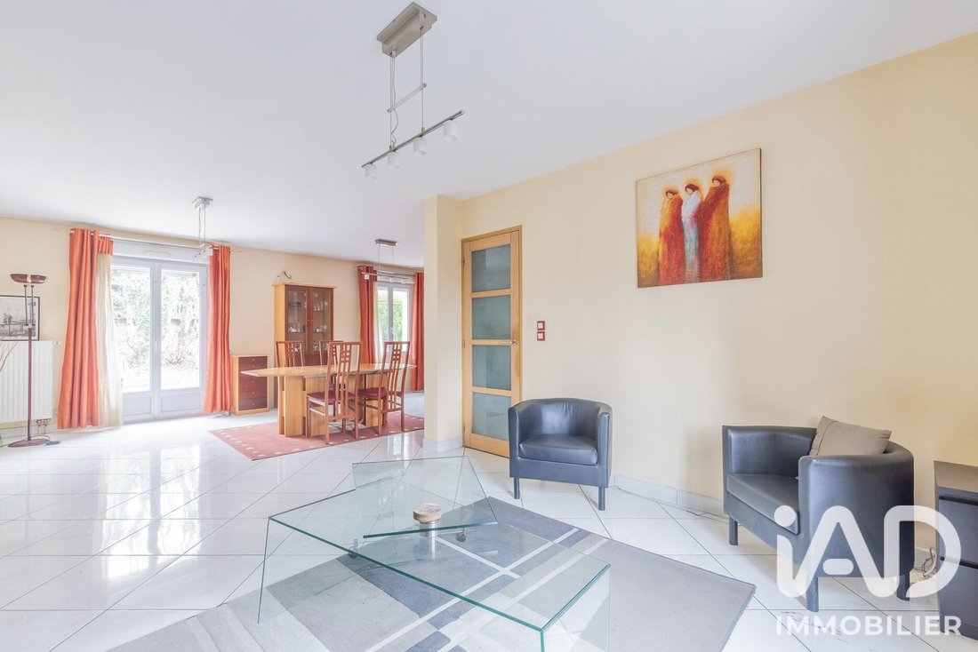 House in Mandres-les-Roses, Ile-de-France, France 2 - 19083377