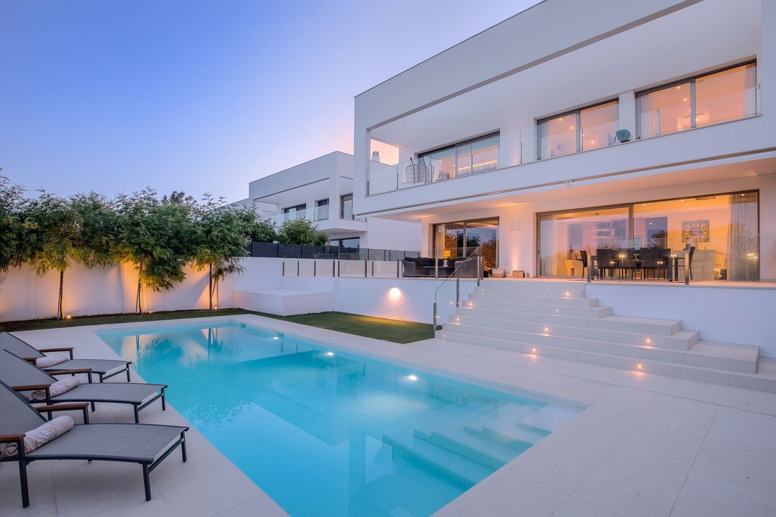 Villa in San Pedro de Alcantara, Andalusia, Spain 2 - 19083086