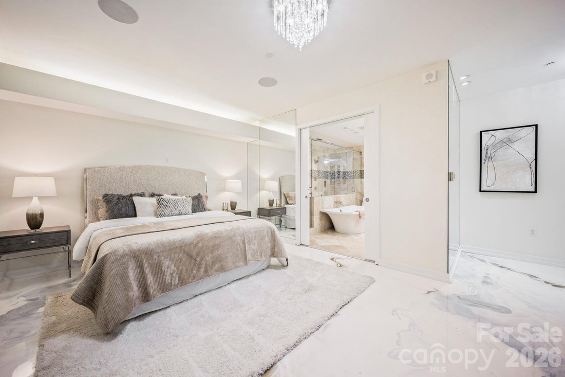 Condo in Charlotte, North Carolina, United States 4 - 19083263