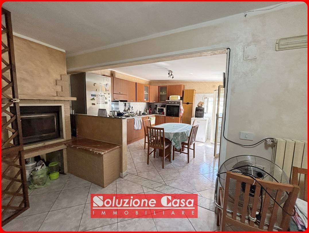 Casa a Canosa di Puglia, Puglia, Italia 2 - 19076197