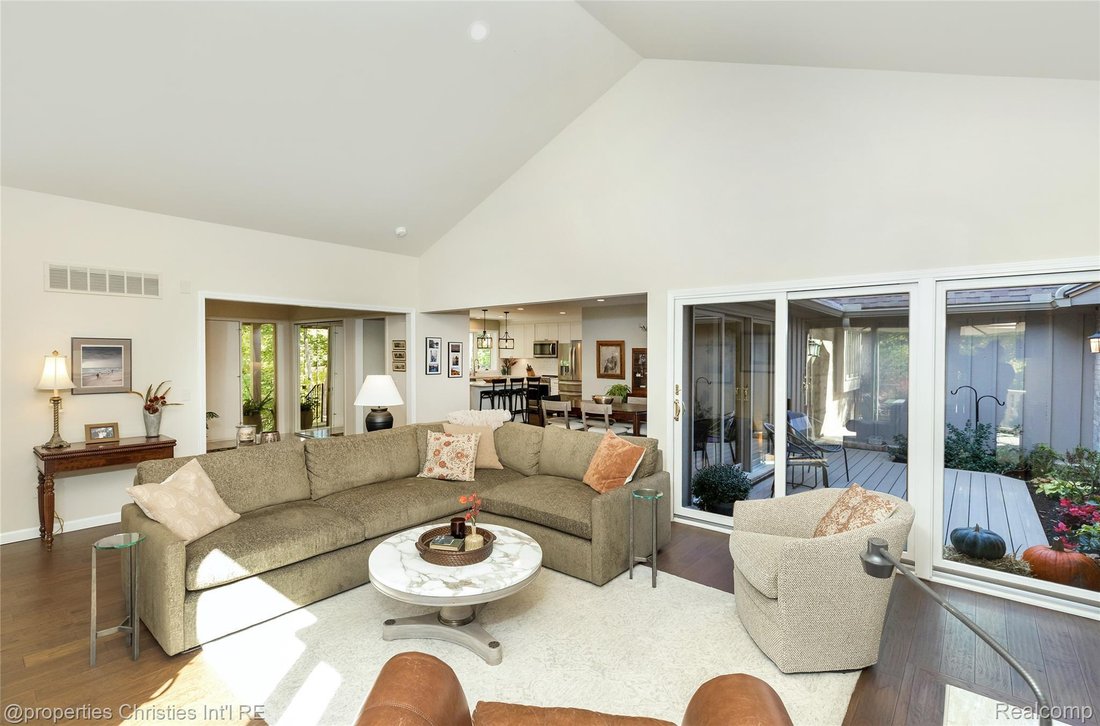 Condo in Beverly Hills, Michigan, United States 5 - 19077811