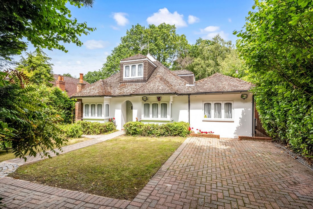 Haus in Felbridge, England 1 - 19079481