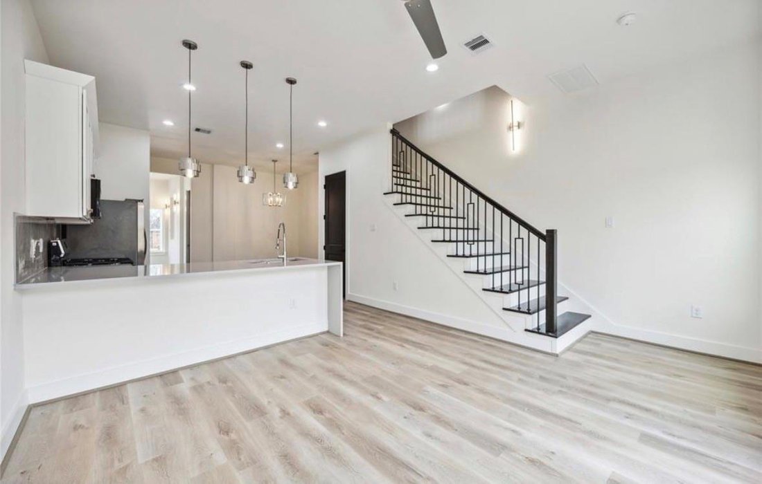 Houston, Texas, United States 3 - 19083780