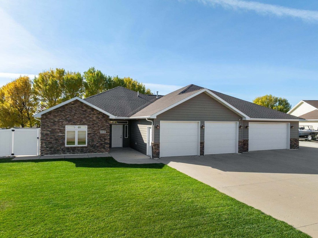House in Minot, North Dakota, United States 4 - 19082565