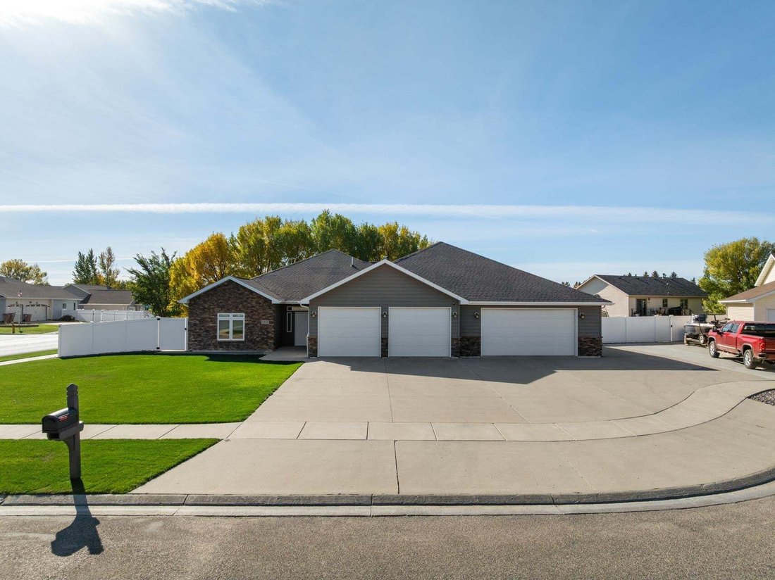House in Minot, North Dakota, United States 1 - 19082565