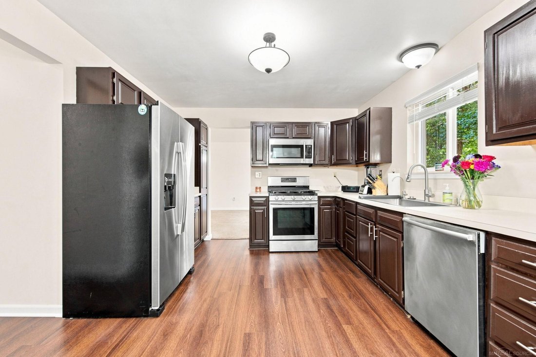 House in SPRINGFLD Township, Michigan, United States 4 - 19081068