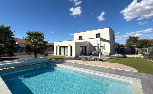 House in Centre, Riom, France 1