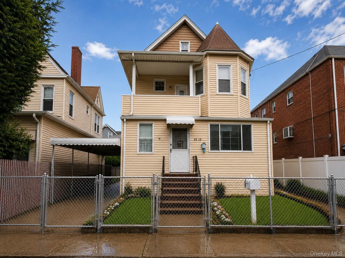 House in New York, New York, United States 1 - 18766536