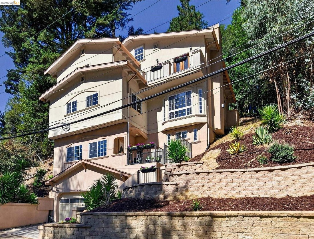 House in Oakland, California, United States 1 - 19079709