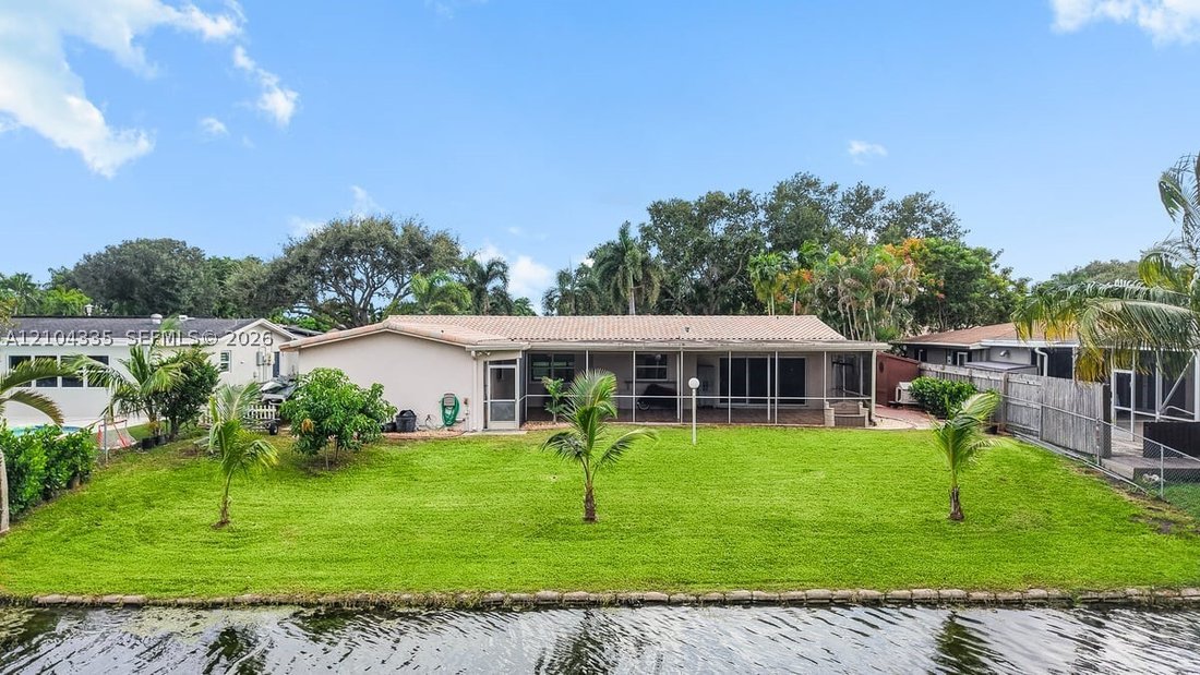 House in Pembroke Pines, Florida, United States 3 - 19079646