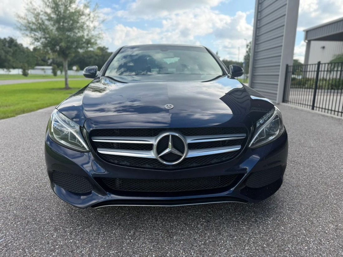 Sedan in Ruskin, FL, United States 3 - 19081795