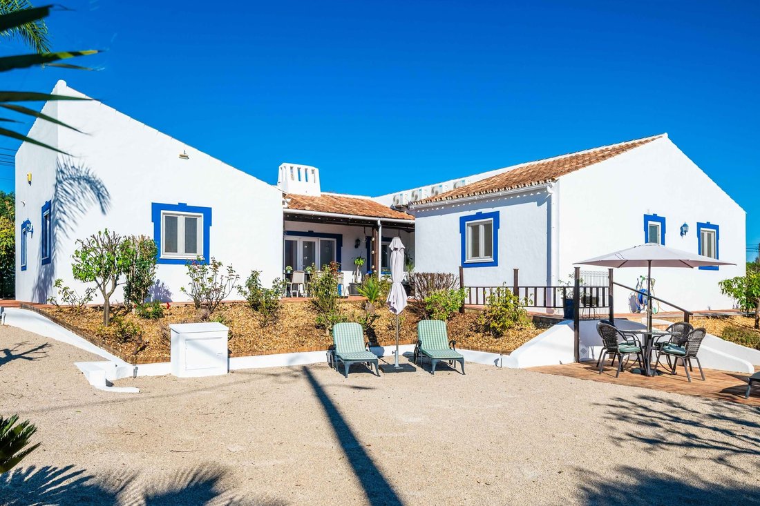 Villa a Loule (Sao Clemente), Algarve, Portogallo 1 - 12880345
