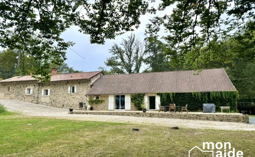 House in Saint-Romain-et-Saint-Clement, Nouvelle-Aquitaine, France 1