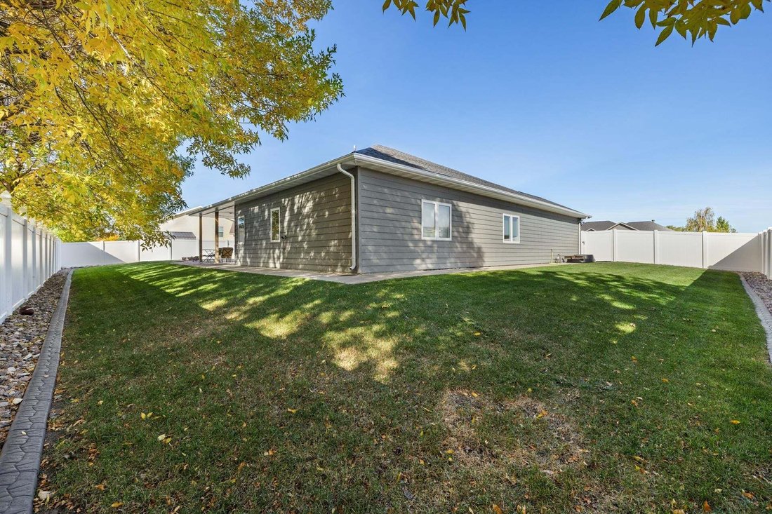 House in Minot, North Dakota, United States 5 - 19082565