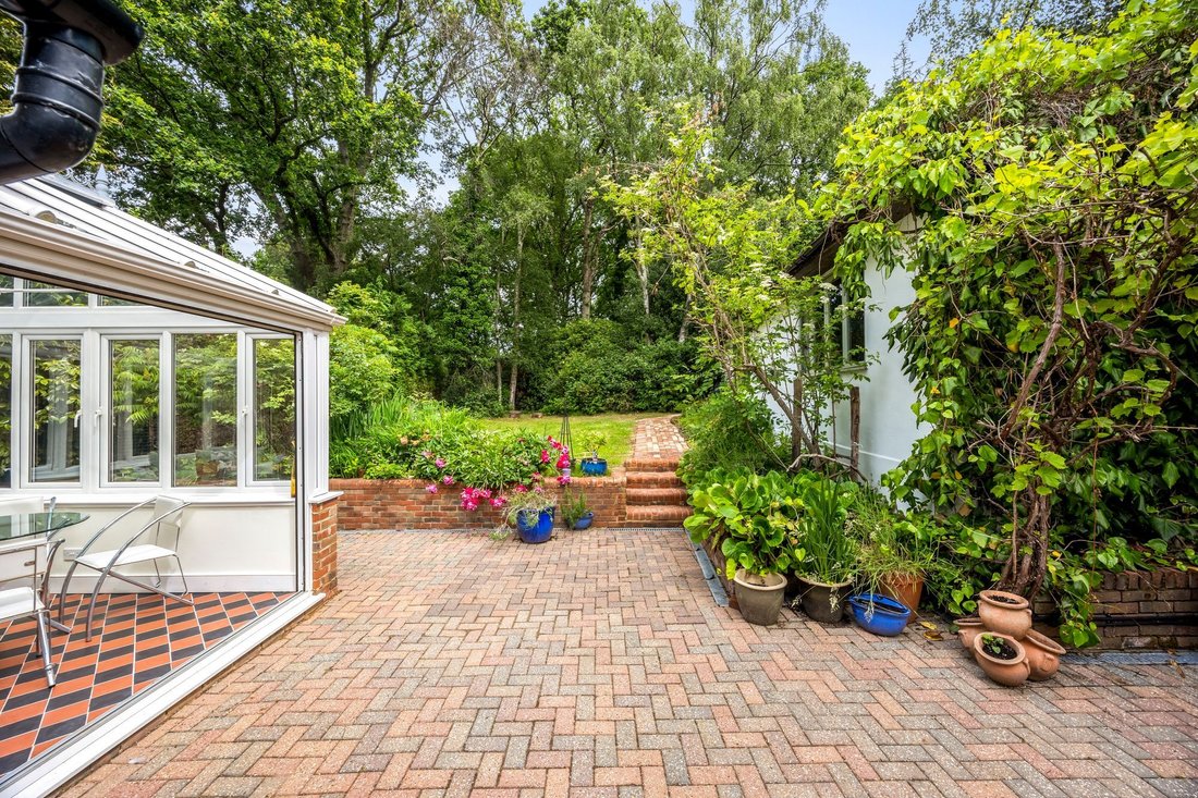Haus in Felbridge, England 2 - 19079481