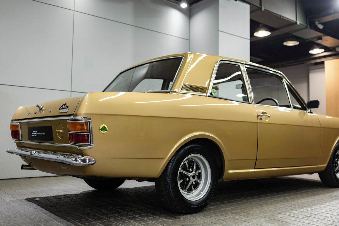 Coupe in Kwun Tong, Hong Kong 4 - 19085110