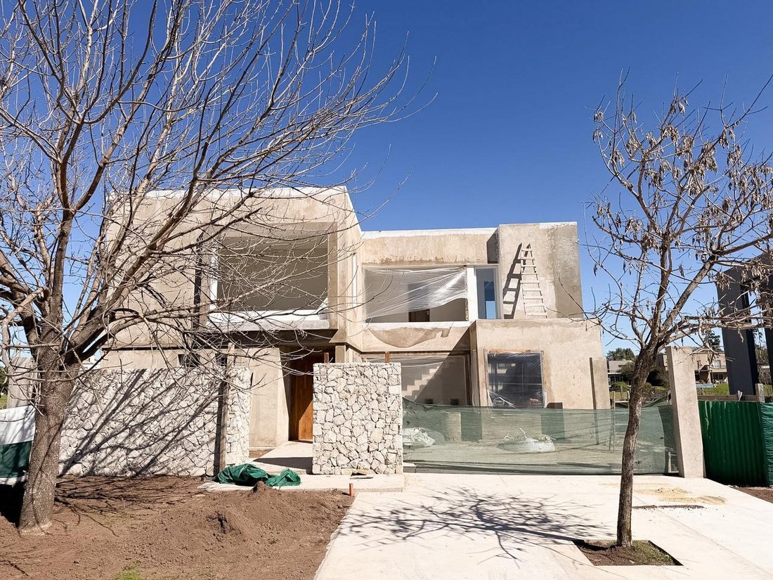House in Belén de Escobar, Buenos Aires Province, Argentina 2 - 19086327