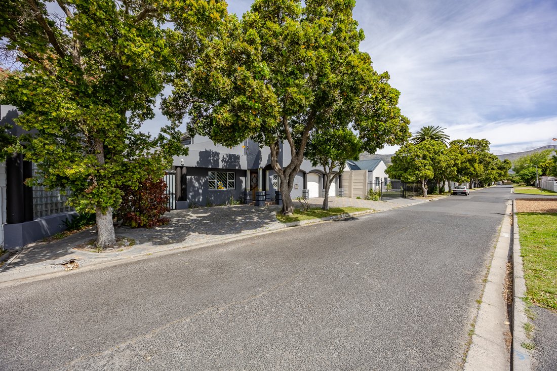 Country House in Kirstenhof, Southern Suburbs, Cape Town 1 - 19086728
