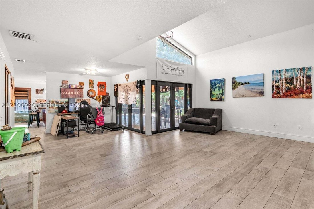 House in West Miami, Florida, United States 2 - 19086229