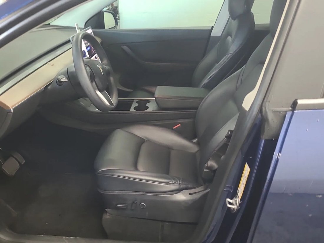 Suv in Riverside, CA, United States 3 - 19086303