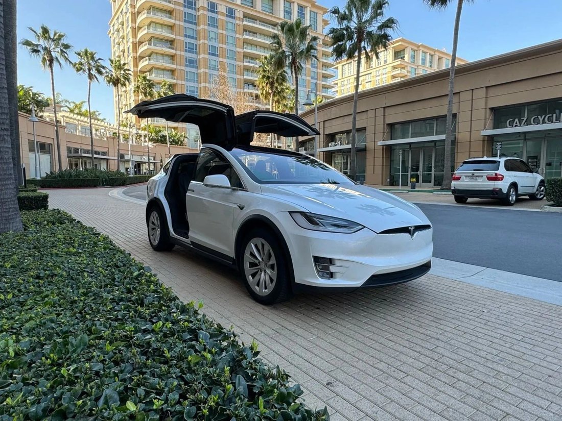 Suv in Riverside, CA, United States 2 - 19086293