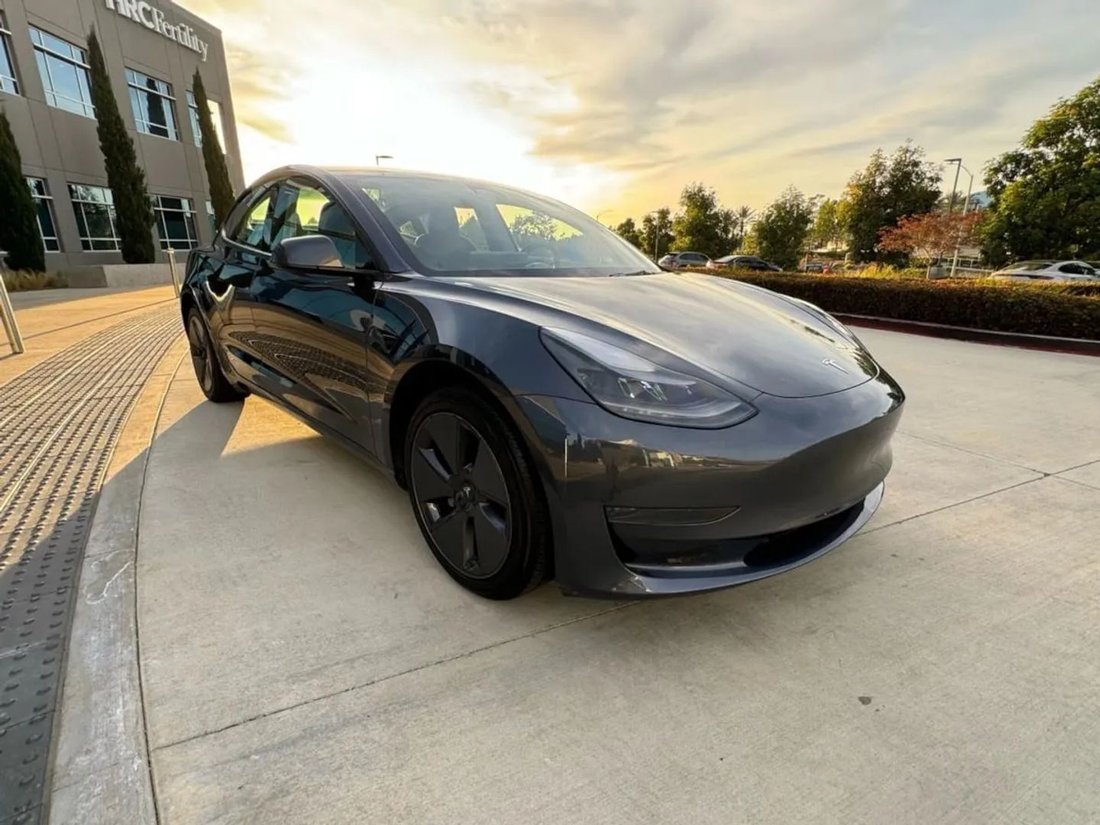 Sedan in Riverside, CA, United States 2 - 19086282