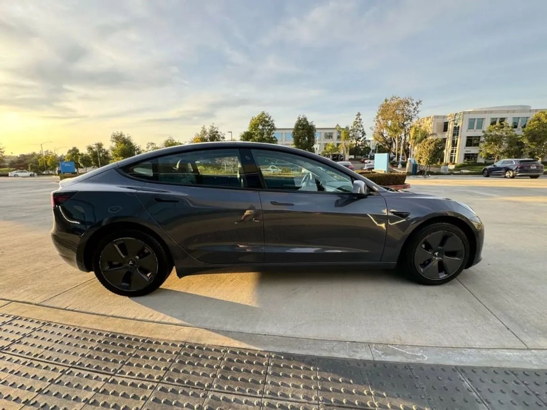Sedan in Riverside, CA, United States 3 - 19086282