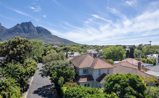 Country House in Rondebosch, Southern Suburbs, Cape Town 1