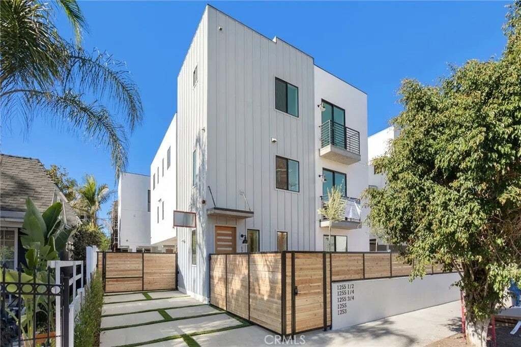 Los Angeles, California, United States 1 - 19086662