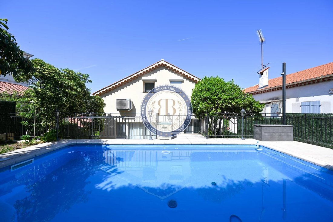 House in Place de Gaulle, Antibes, France 4 - 18672605