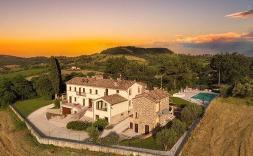 Casa de Campo en Caldarola, Marcas, Italia 1