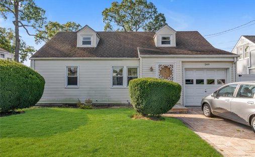 House in Roosevelt, New York, United States 1
