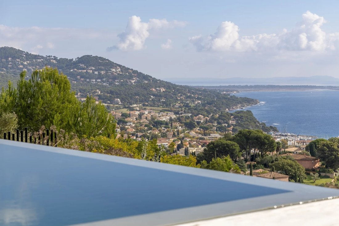 Villa in Carqueiranne, Provence-Alpes-Côte d'Azur, Frankreich 1 - 16682831