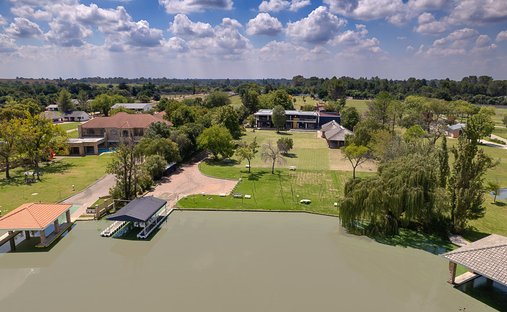 House in Vaal River, South Africa 1