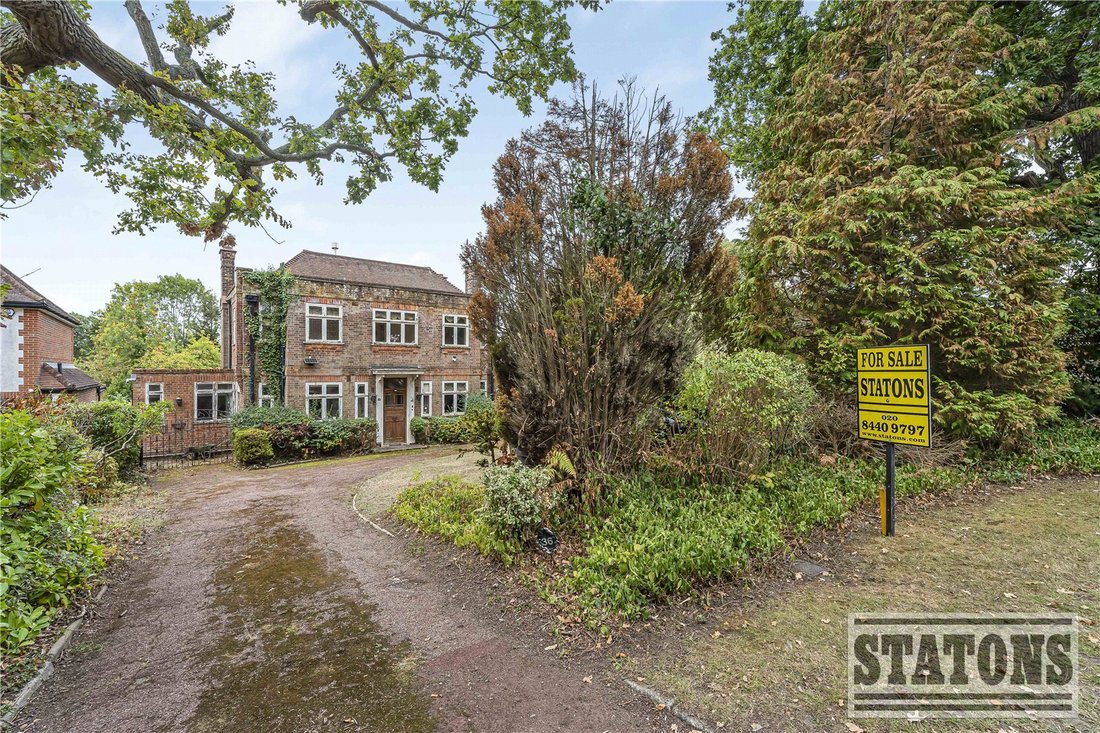 House in The Ridgeway, Enfield, England 1 - 19087217