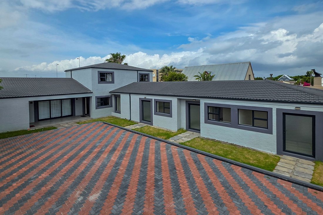 House in West Beach, Blaauwberg, Cape Town 1 - 19089272