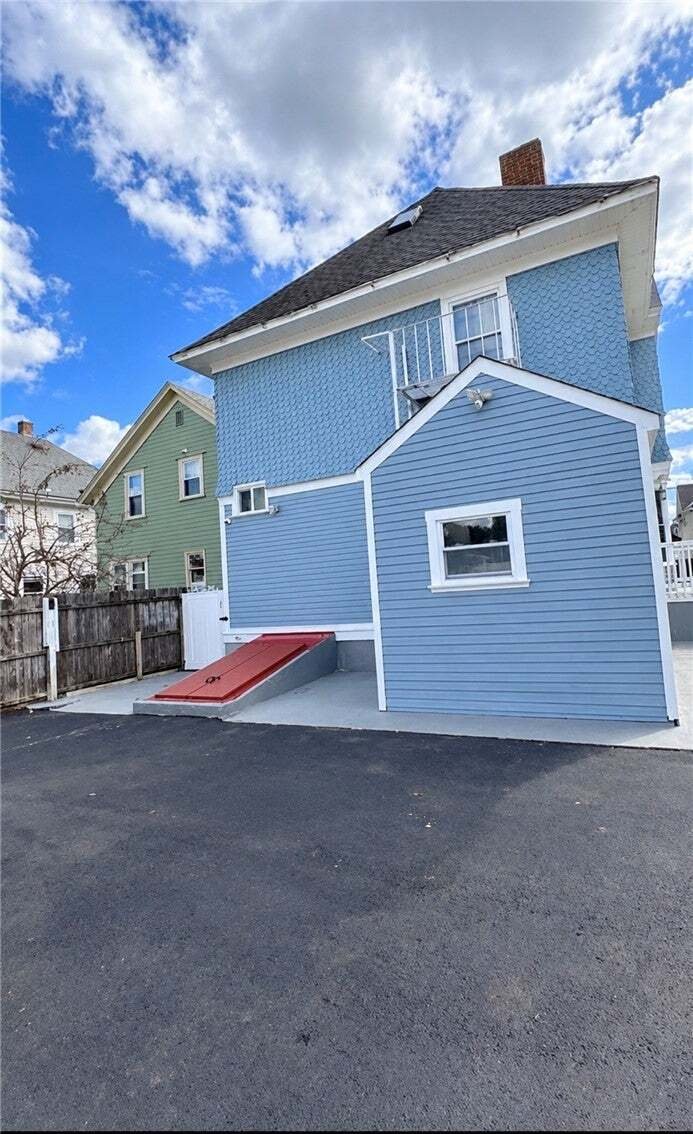 House in Cranston, Rhode Island, United States 4 - 19092044