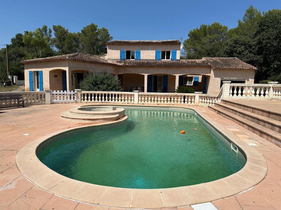 Casa en Flassans-sur-Issole, Provenza-Alpes-Costa Azul, Francia 1 - 18646975