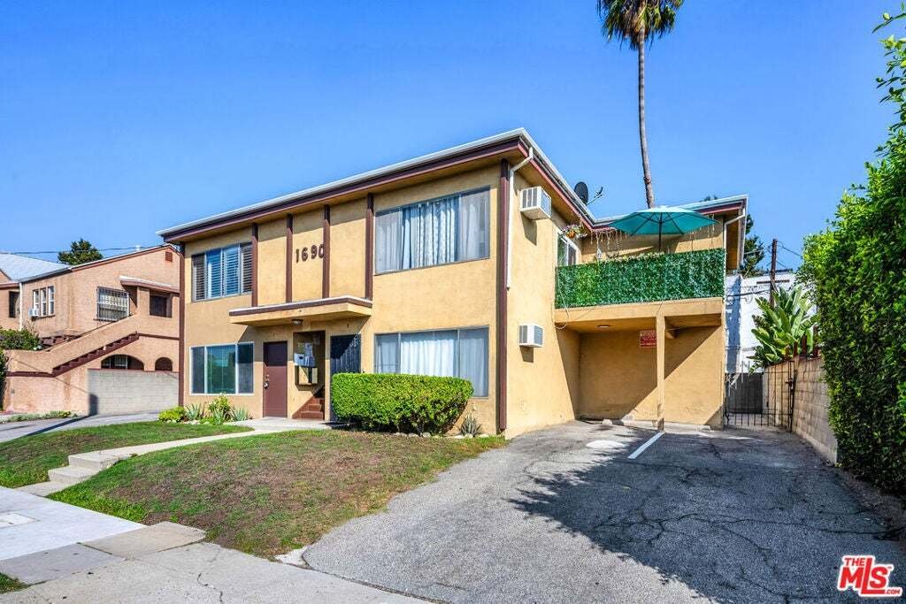 Los Angeles, California, United States 3 - 19090010