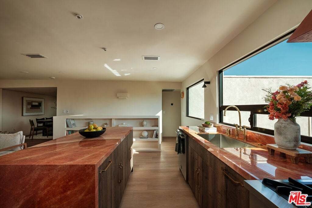 House in Los Angeles, California, United States 2 - 19090027