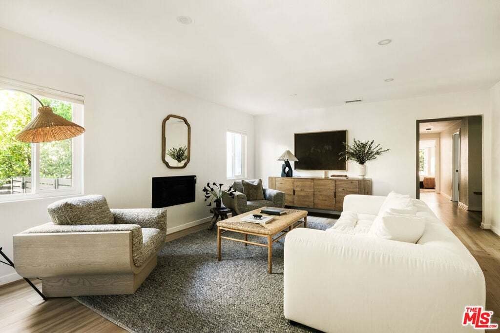 House in Los Angeles, California, United States 1 - 19090024