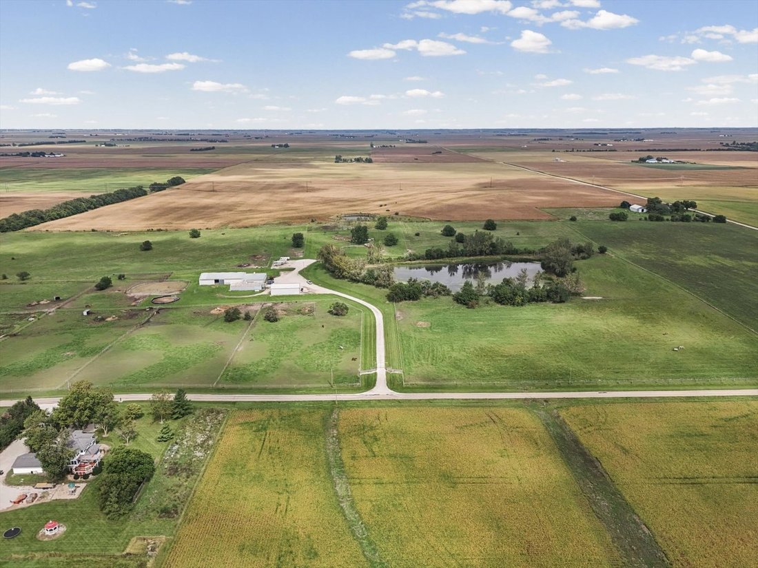 Corps de ferme à Gibson City, Illinois, États-Unis 1 - 19088599