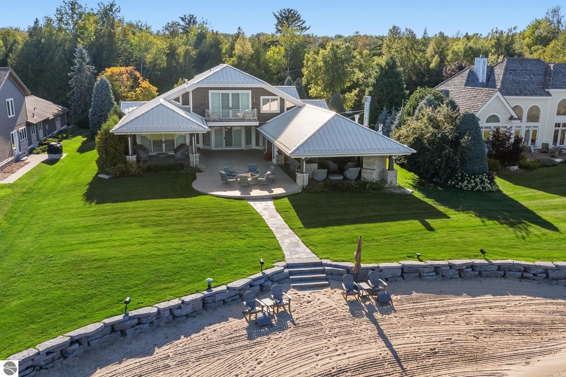House in Charlevoix, Michigan, United States 2 - 19089386